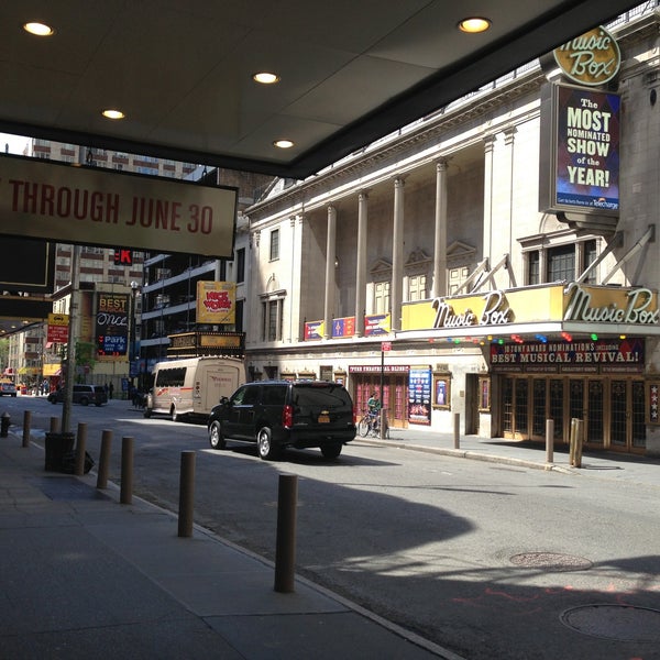 รูปภาพถ่ายที่ PIPPIN The Musical on Broadway โดย Don T. เมื่อ 6/5/2013