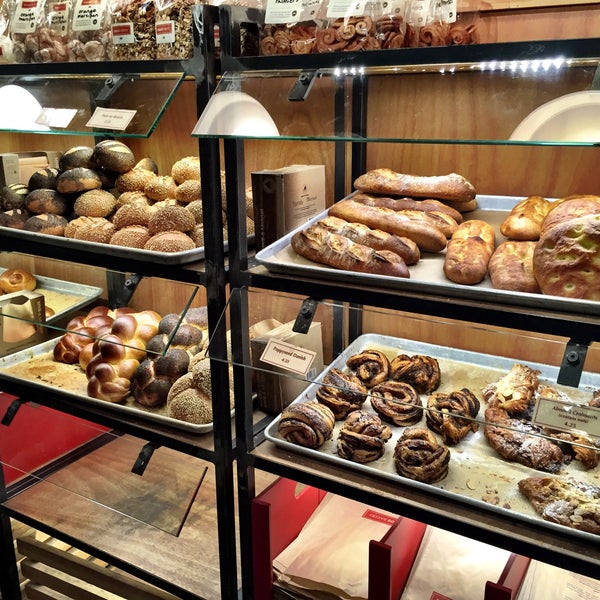 Foto tirada no(a) Breads Bakery por Don T. em 1/12/2015