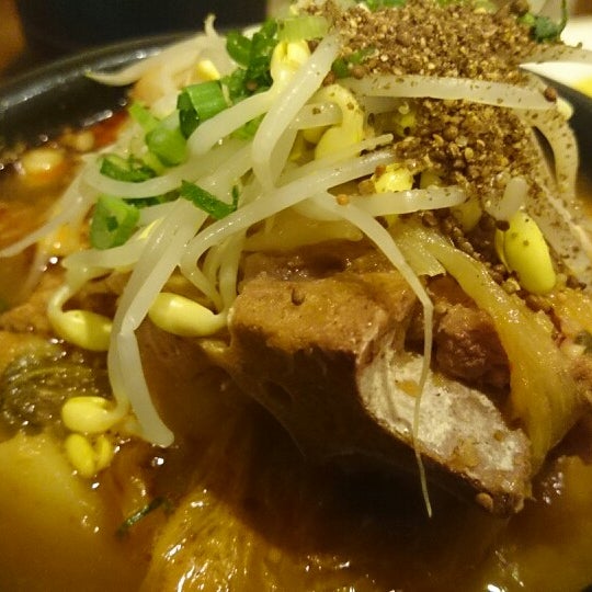 Foto diambil di Song Cook&#39;s Authentic Korean Restaurant oleh Hidenori T. pada 2/10/2014