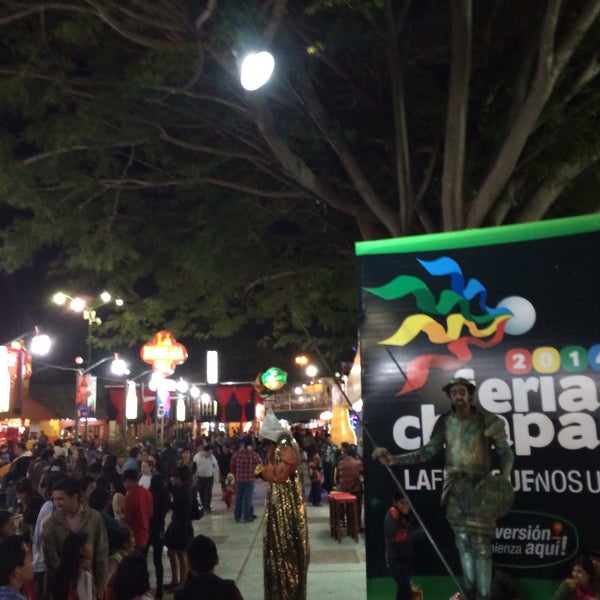 รูปภาพถ่ายที่ Feria Chiapas 2015 โดย Lulu C. เมื่อ 12/14/2014