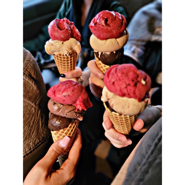 Mohammadzadeh Ice Cream & Juice Bar آبمیوه بستنی محمدزاده 1 tip