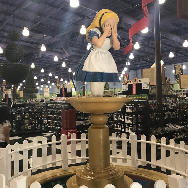 Photos at Fry's Electronics 50 tips from 3316 visitors