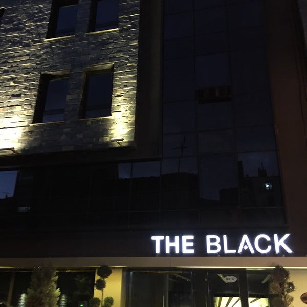 Foto tirada no(a) The Black Otel por Melih S. em 12/3/2015