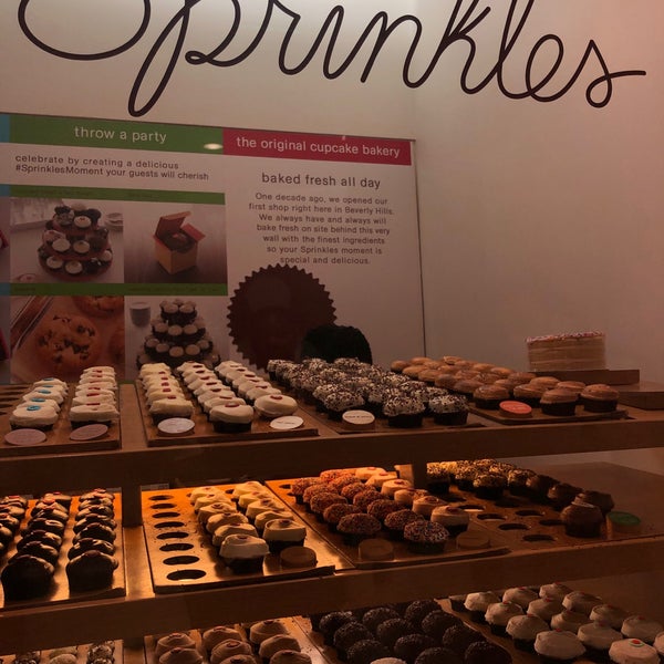 Photo taken at Sprinkles Beverly Hills Cupcakes by Fahad on 8/25/2019