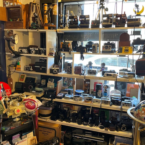 Meow Vintage and Thrift Store in Long Beach