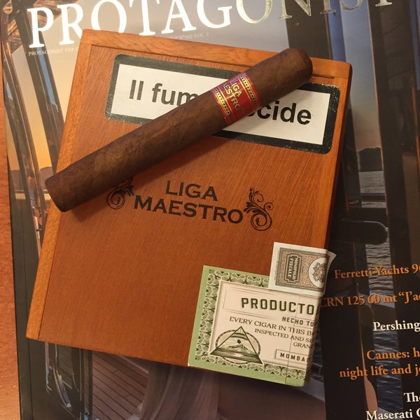 6/30/2015에 Fabrizio C.님이 Cigars and Co에서 찍은 사진