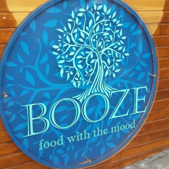 Photo prise au BOOZE Food with the Mood par Pelin A. le7/11/2014