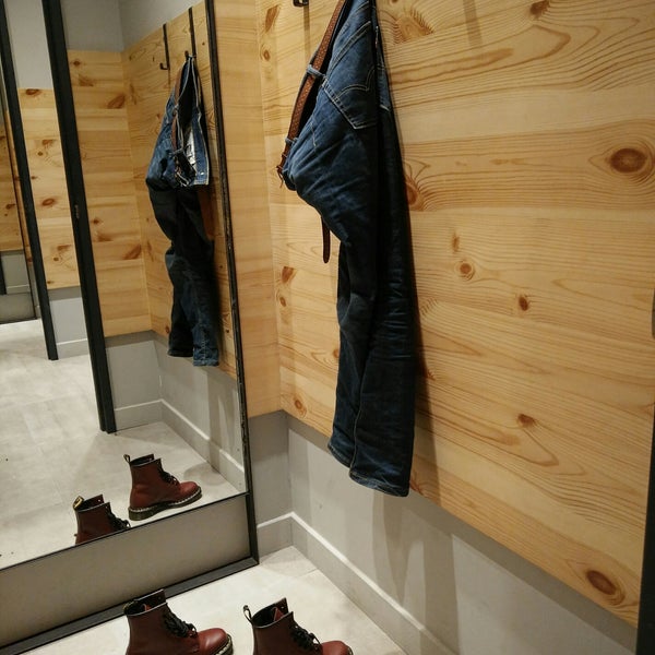 Levi's® Boutique - 4 tips dari 348 