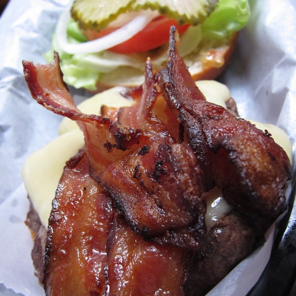 my go-to for a great burger. get the bacon royale - long, thick slices of bacon