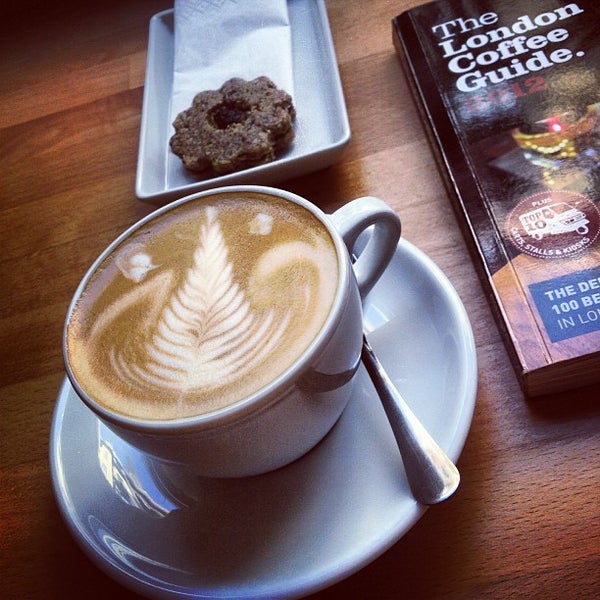8/22/2013にRegina B.がMadal Cafe - Espresso &amp; Brew Barで撮った写真