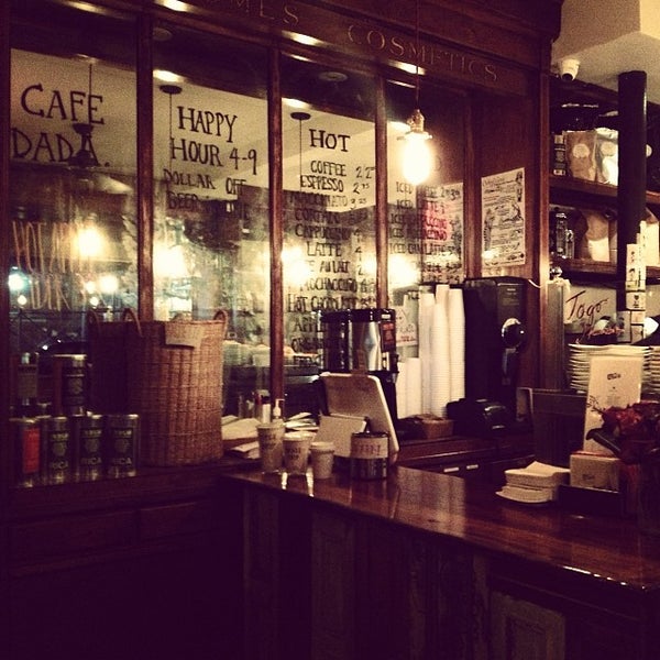 10/31/2013 tarihinde Regina B.ziyaretçi tarafından Cafe Dada'de çekilen fotoğraf
