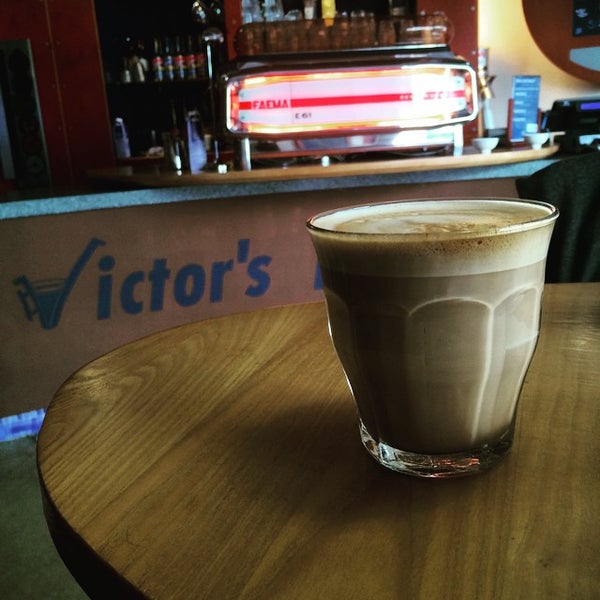 6/7/2015 tarihinde Regina B.ziyaretçi tarafından Victor&#39;s Espressobar'de çekilen fotoğraf