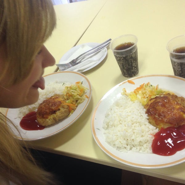 Фабрика готовой еды. Фуд сервис спбгпму. Даляньский университет иностранных языков общежитие. Лабораторная мебель лоип институт спб. Шанхайский институт иностранных языков общежитие.