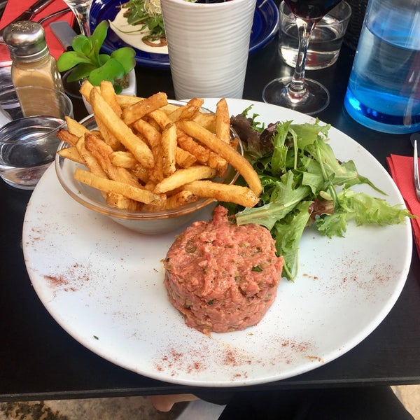 They have great lunch menus for only €15. Try the steak tartare! Very helpful and friendly service.