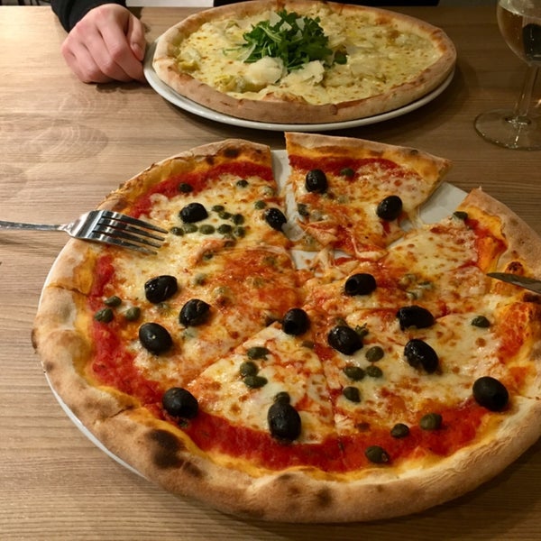 Decent pizzas, fast service. Perfect for a quick bite. Pizzas are customisable! Self-service, so order at the counter.
