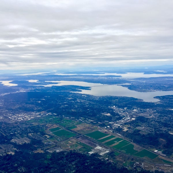รูปภาพถ่ายที่ Seattle-Tacoma International Airport (SEA) โดย Antonio S. เมื่อ 2/24/2016