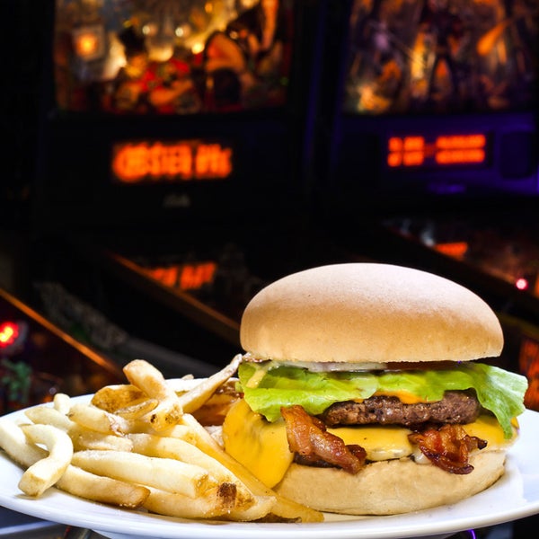 รูปภาพถ่ายที่ Rock &#39;n&#39; Roll Burger โดย Rock &#39;n&#39; Roll Burger เมื่อ 10/16/2014