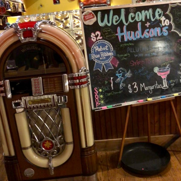 Foto tirada no(a) Hudson&#39;s Classic Grill &amp; Bar por Patrick O. em 4/21/2018