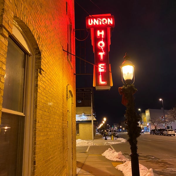 Снимок сделан в The Union Hotel &amp; Restaurant пользователем Patrick O. 12/20/2019