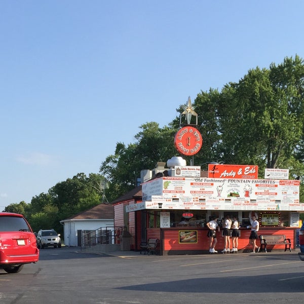 Photo taken at Ardy &amp; Ed&#39;s Drive In by Patrick O. on 7/9/2015