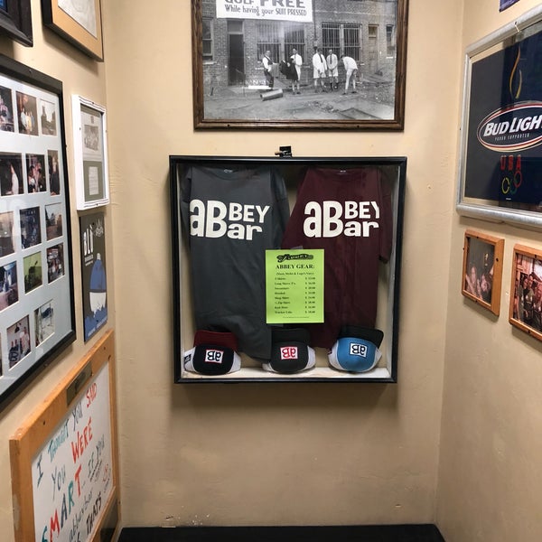 Das Foto wurde bei The Abbey Bar von Patrick O. am 8/29/2018 aufgenommen