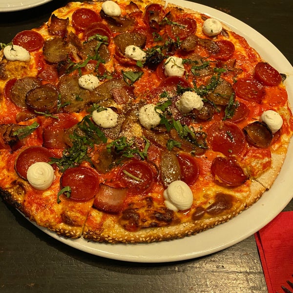 11/28/2023 tarihinde Patrick O.ziyaretçi tarafından Pizza Rock'de çekilen fotoğraf