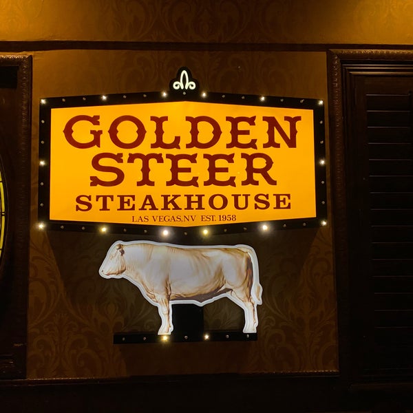 Foto tomada en Golden Steer Steakhouse Las Vegas  por Patrick O. el 4/11/2021