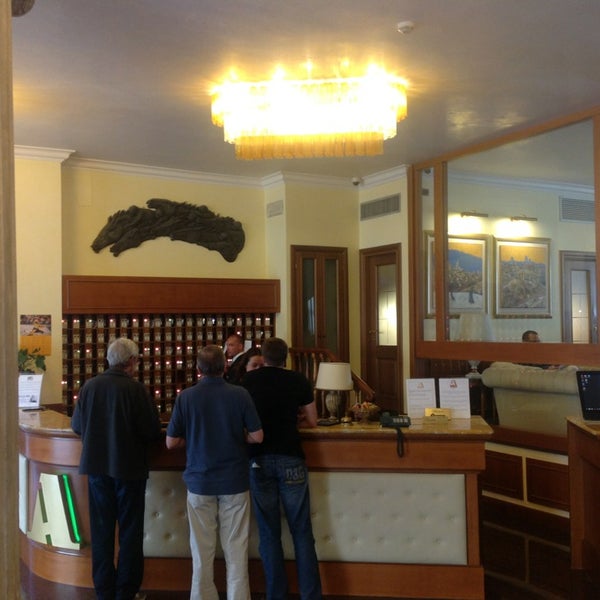 Foto diambil di Hotel Athena Siena oleh Patrick O. pada 5/26/2013