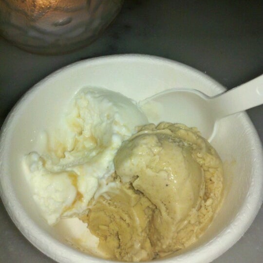 11/6/2012에 Jonny R.님이 Jeni&#39;s Splendid Ice Creams에서 찍은 사진