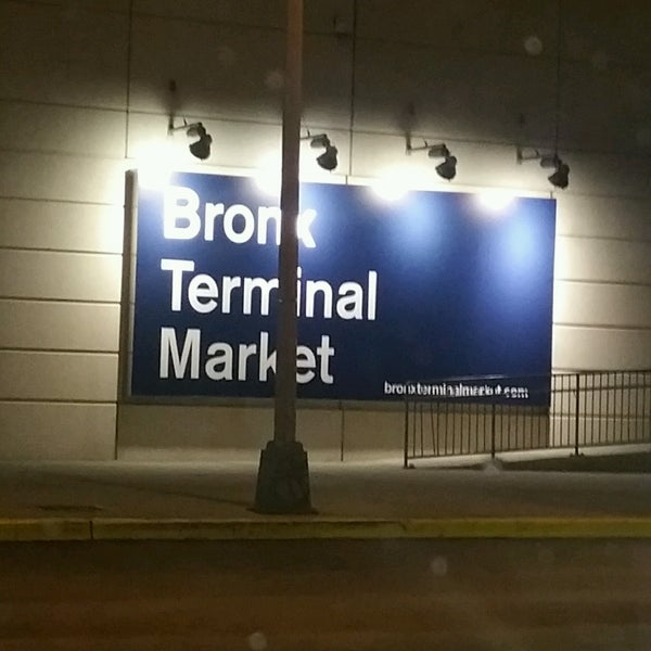 Photo prise au Bronx Terminal Market par Gregory C. le10/22/2016