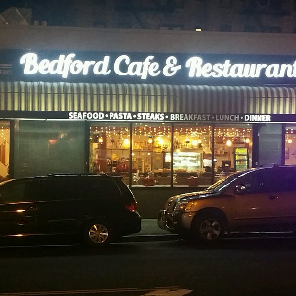 Foto diambil di Bedford Cafe Restaurant oleh Gregory C. pada 12/12/2016