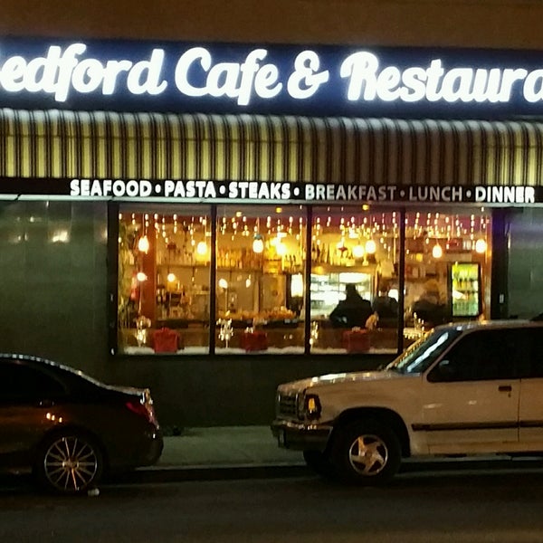 Foto tirada no(a) Bedford Cafe Restaurant por Gregory C. em 12/19/2016
