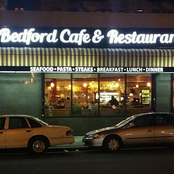 Foto diambil di Bedford Cafe Restaurant oleh Gregory C. pada 10/3/2016