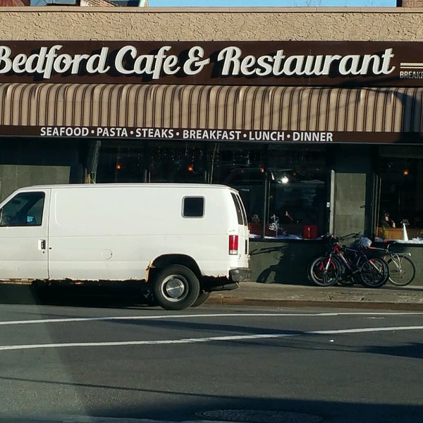 Foto tirada no(a) Bedford Cafe Restaurant por Gregory C. em 12/27/2016