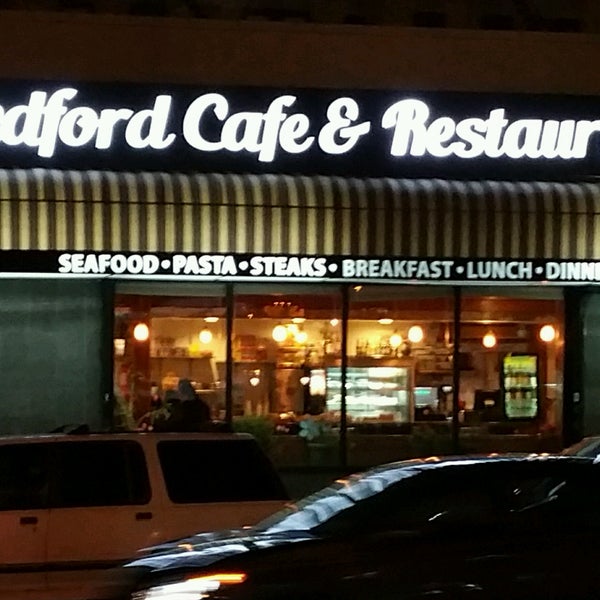 Foto tirada no(a) Bedford Cafe Restaurant por Gregory C. em 10/10/2016