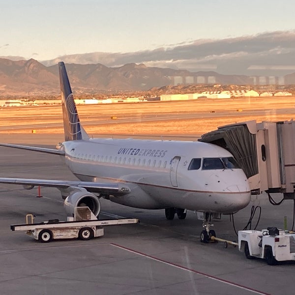 Foto tirada no(a) Colorado Springs Airport por Murat em 11/6/2022