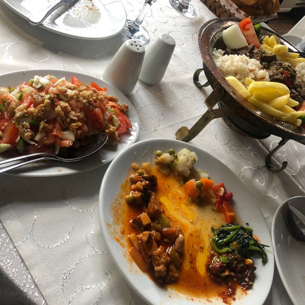 Foto tomada en Hatipoğlu Konağı Restaurant  por Murat el 12/27/2019