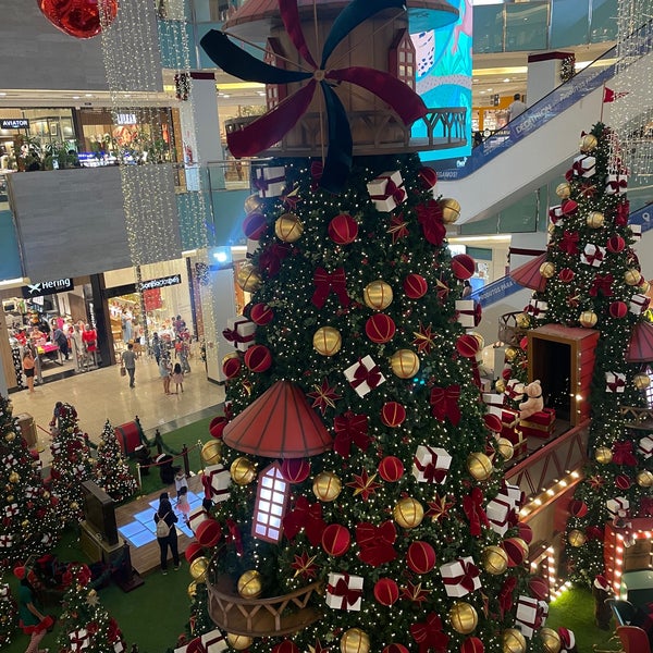 Photo taken at Plaza Shopping by Rachel D. on 12/3/2021