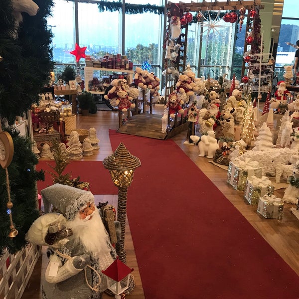 12/20/2018 tarihinde Rachel D.ziyaretçi tarafından Plaza Shopping'de çekilen fotoğraf