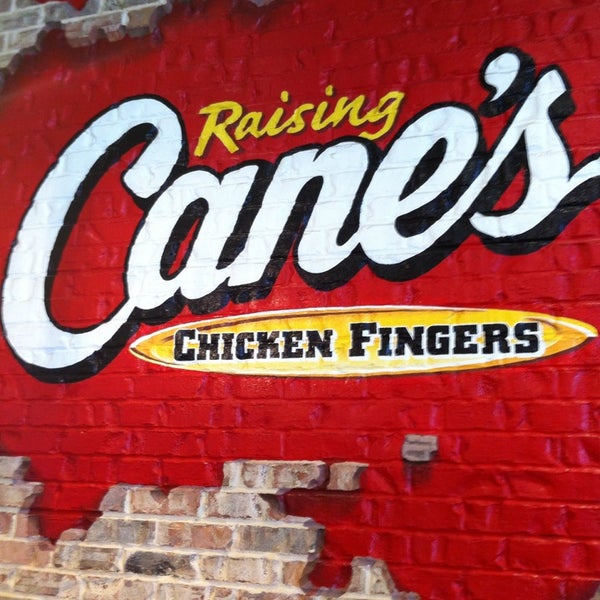 Снимок сделан в Raising Cane&#39;s Chicken Fingers пользователем Andrew C. 6/10/2013