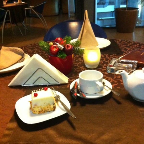 12/26/2012 tarihinde ⭐Olesya🔆🔅🌟 V.ziyaretçi tarafından Mercedes Café'de çekilen fotoğraf