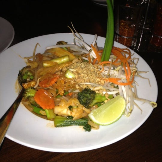 Foto diambil di Thai Dishes oleh Harini N. pada 12/7/2012