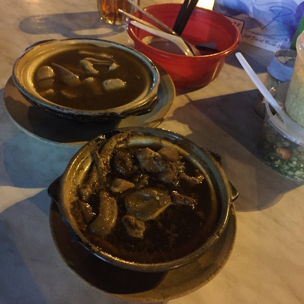 Das Foto wurde bei Fatty Bak Kut Teh &amp; Steamed Fish Head von Tata T. am 3/26/2017 aufgenommen