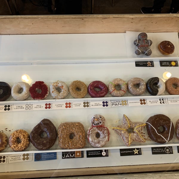 12/1/2019 tarihinde Leo C.ziyaretçi tarafından Doughnut Plant'de çekilen fotoğraf