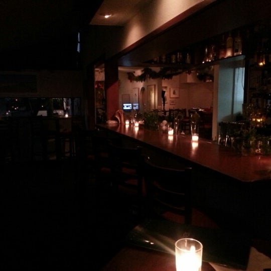 รูปภาพถ่ายที่ Michael&#39;s Restaurant โดย Monica เมื่อ 12/11/2012