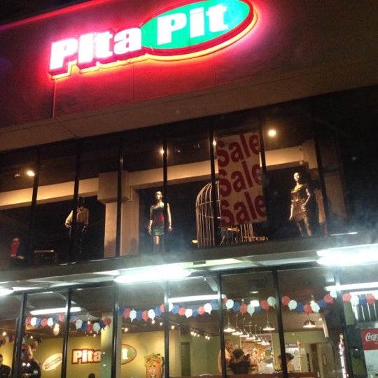 รูปภาพถ่ายที่ Pita Pit Panamá โดย Johan M. เมื่อ 11/20/2012
