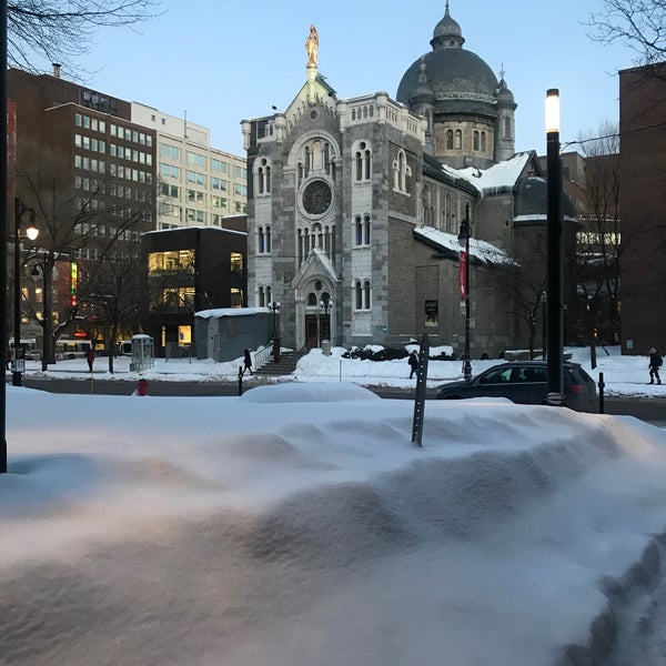 2/14/2020 tarihinde Reza F.ziyaretçi tarafından Montréal'de çekilen fotoğraf