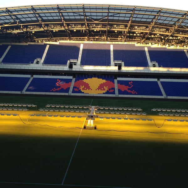 รูปภาพถ่ายที่ Red Bull Arena โดย Kerry H. เมื่อ 5/1/2013