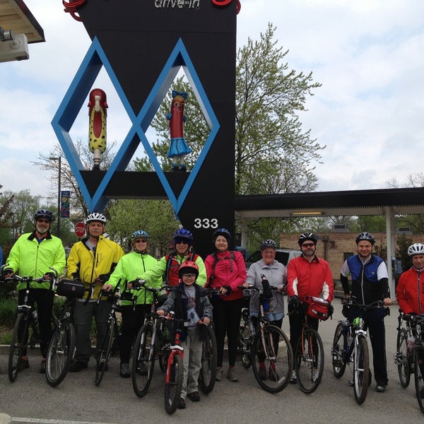 5/11/2013 tarihinde Luke J.ziyaretçi tarafından Superdawg Drive-In'de çekilen fotoğraf