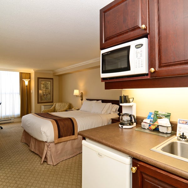 Foto diambil di Best Western Plus Ottawa Downtown Suites oleh Best Western Plus Ottawa Downtown Suites pada 6/23/2014